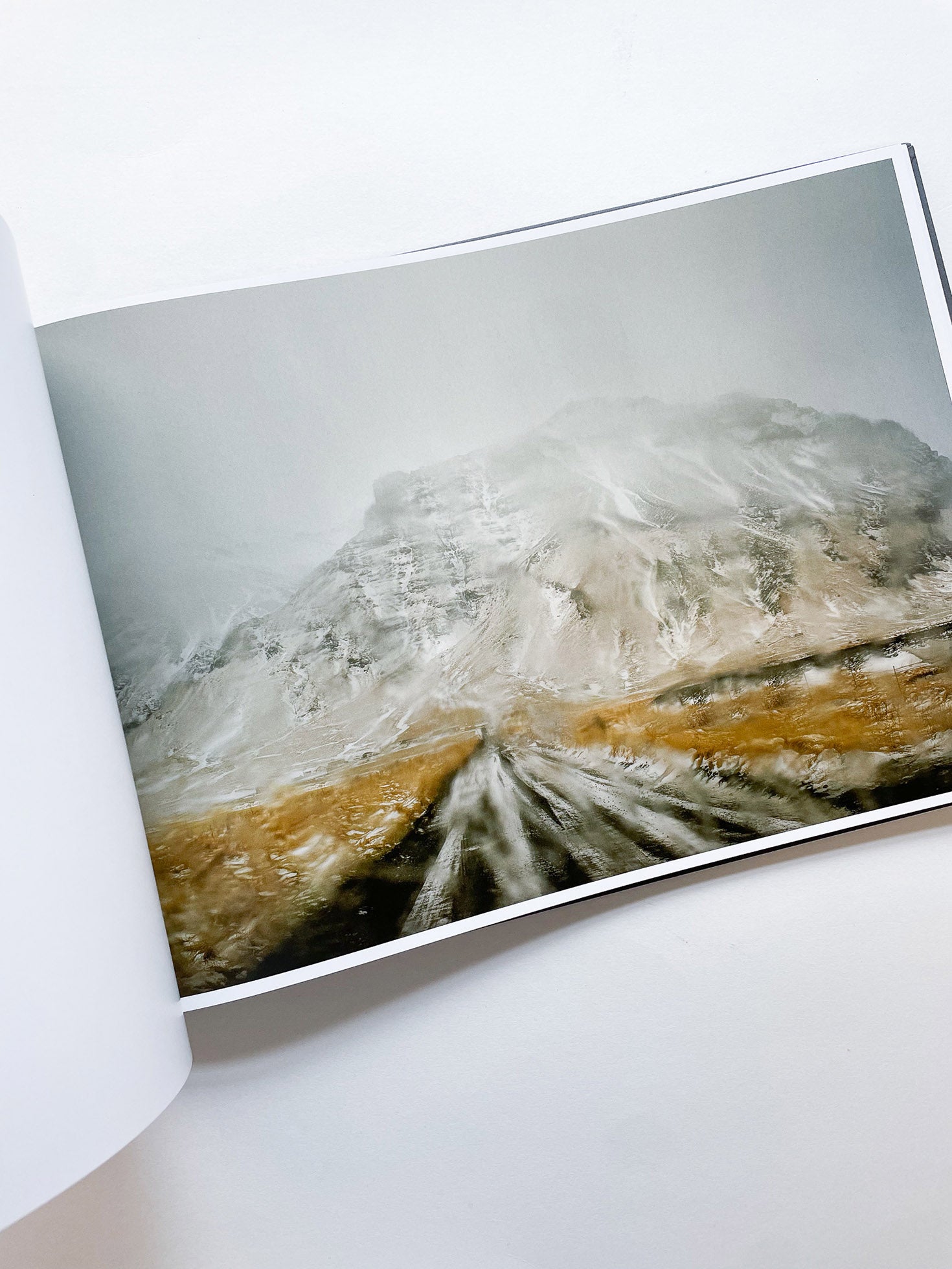 THE END SENDS ADVANCE WARNING / Todd Hido - 本屋青旗 Ao-Hata Bookstore
