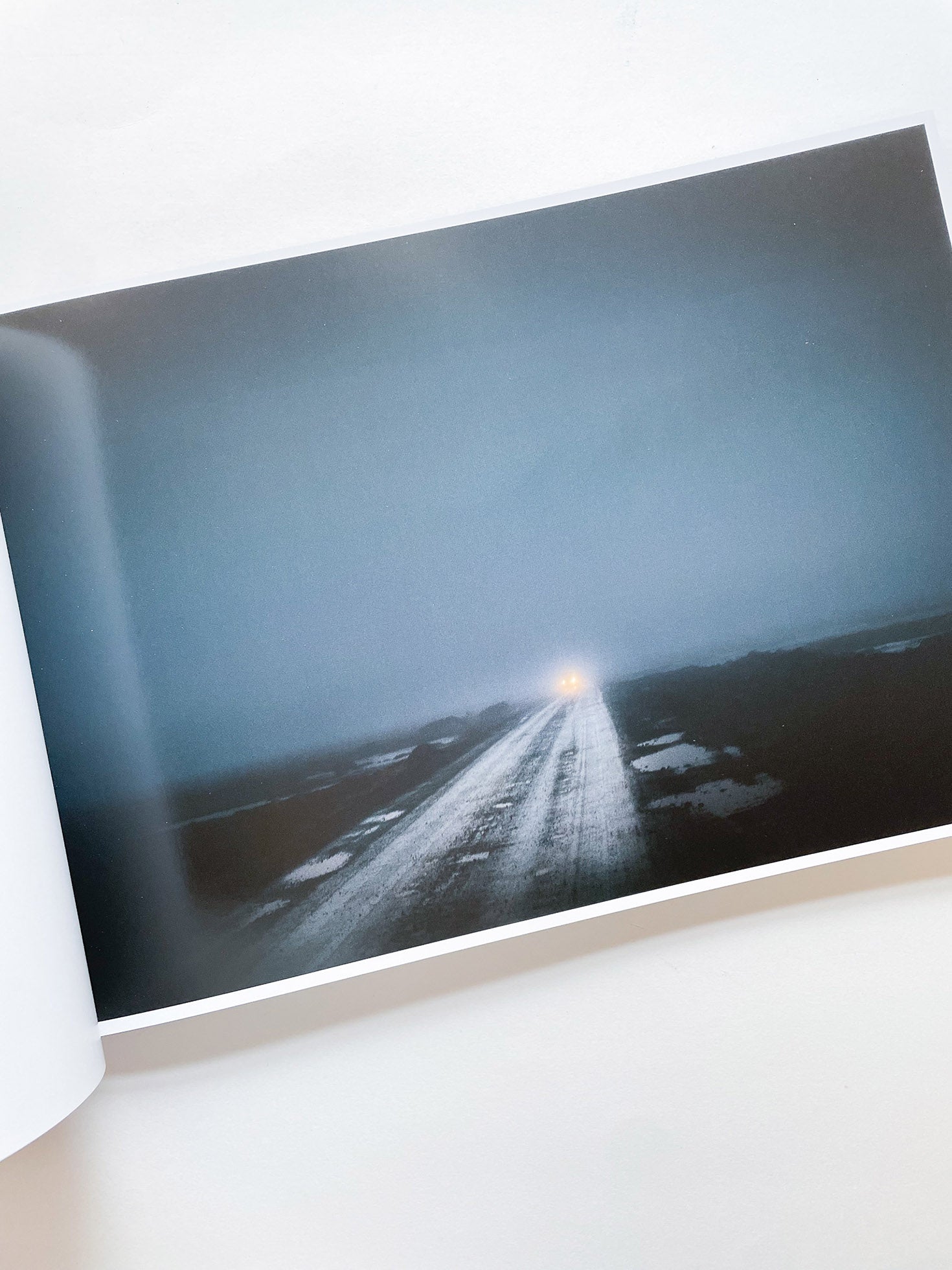 THE END SENDS ADVANCE WARNING / Todd Hido - 本屋青旗 Ao-Hata Bookstore
