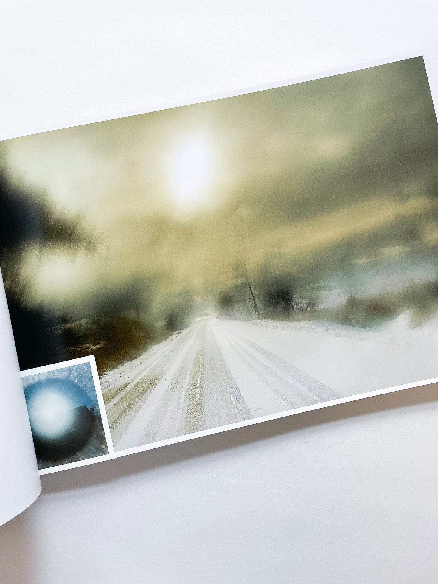 THE END SENDS ADVANCE WARNING / Todd Hido