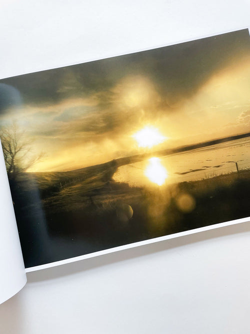 THE END SENDS ADVANCE WARNING / Todd Hido