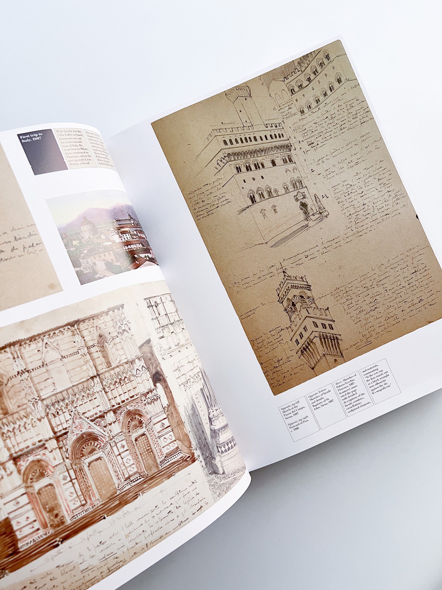 Le Corbusier: Le Grand - 本 屋 青 旗 Ao-Hata Bookstore