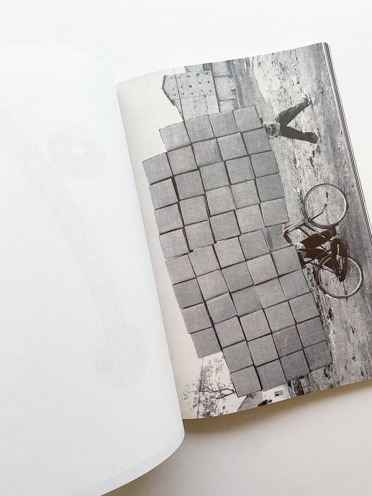 Motion / Karel Martens - 本屋青旗 Ao-Hata Bookstore