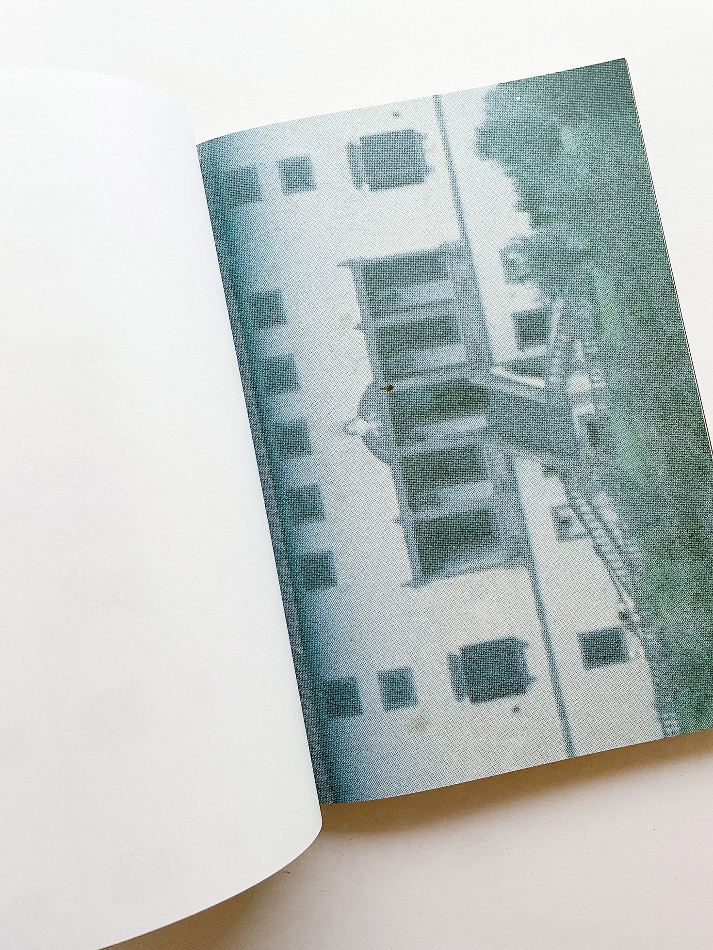 Motion / Karel Martens - 本屋青旗 Ao-Hata Bookstore