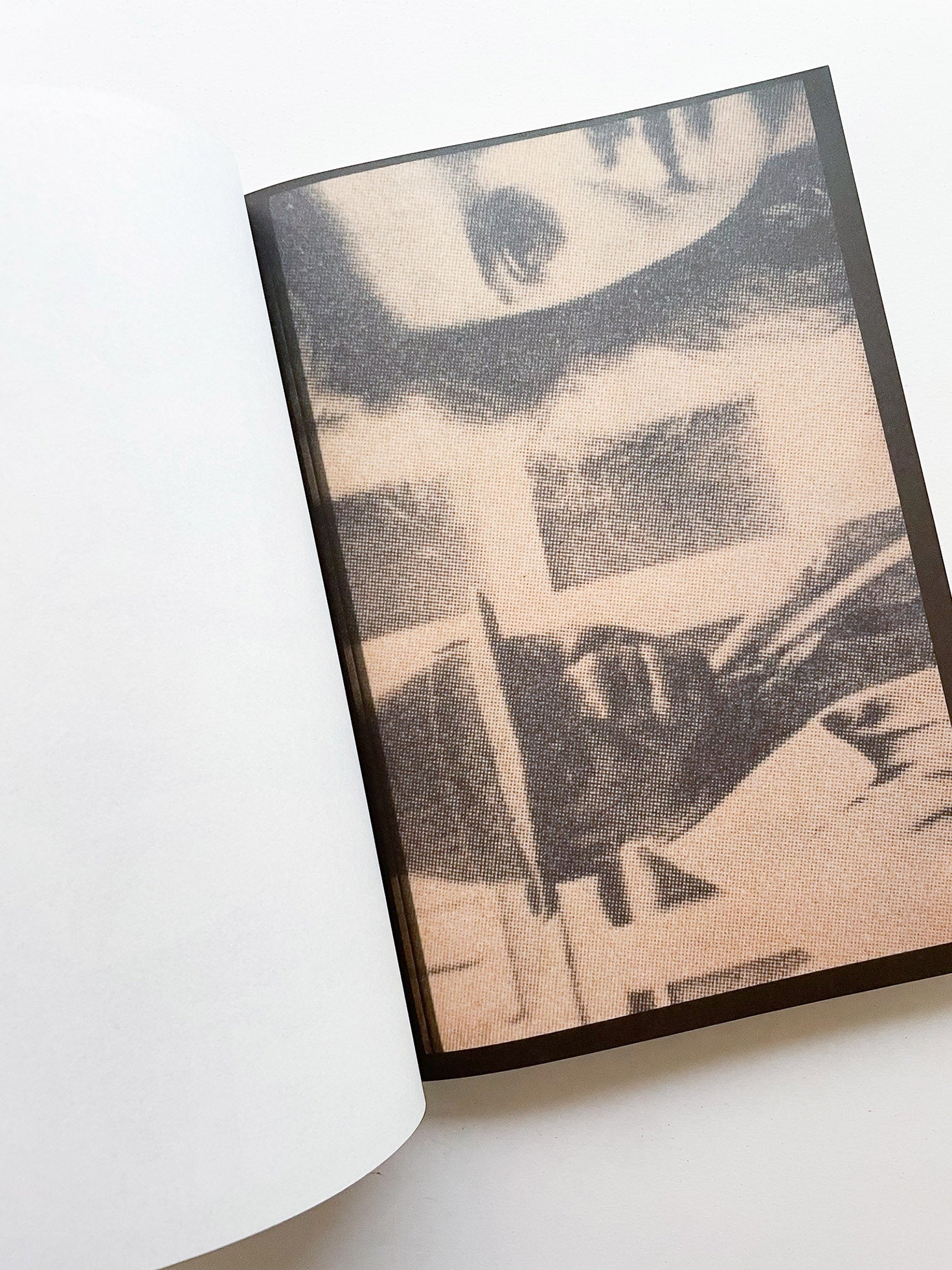Motion / Karel Martens - 本屋青旗 Ao-Hata Bookstore