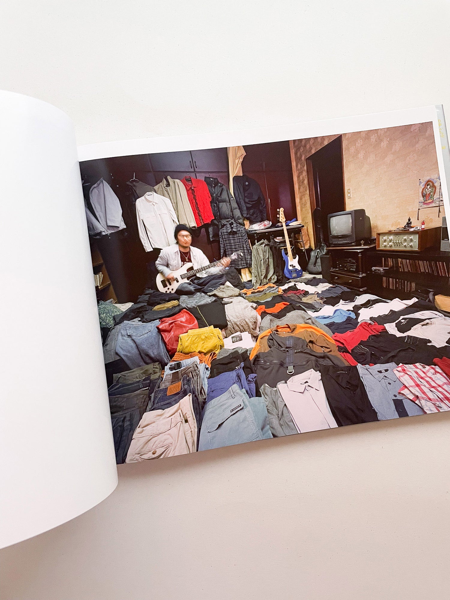 HAPPY VICTIMS / Kyoichi Tsuzuki [SIGNED]