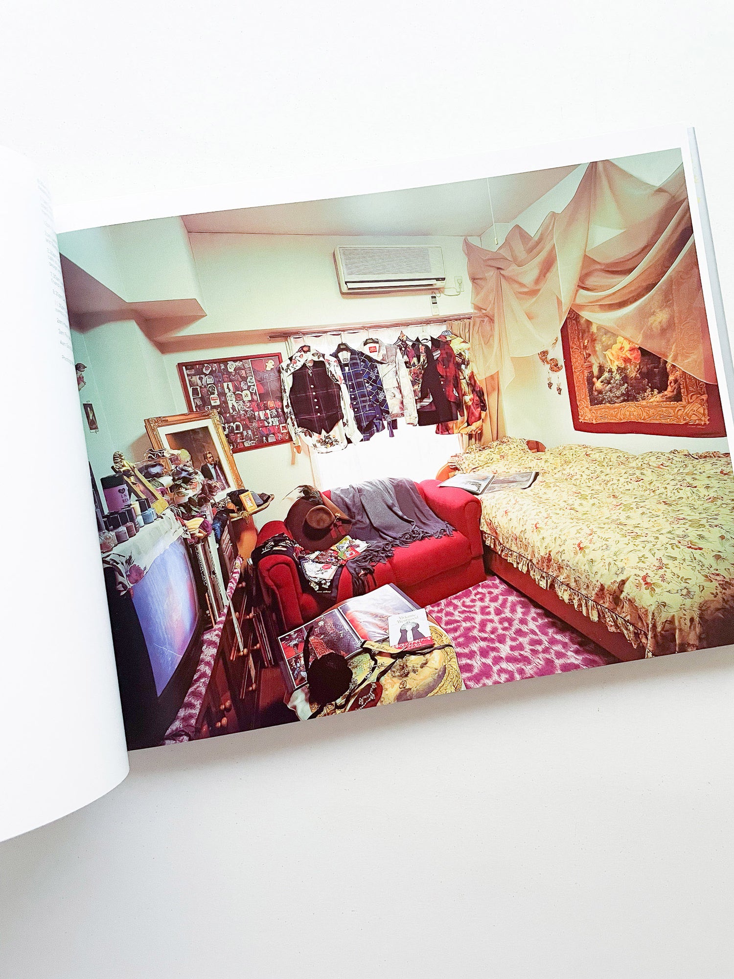 HAPPY VICTIMS / Kyoichi Tsuzuki [SIGNED]