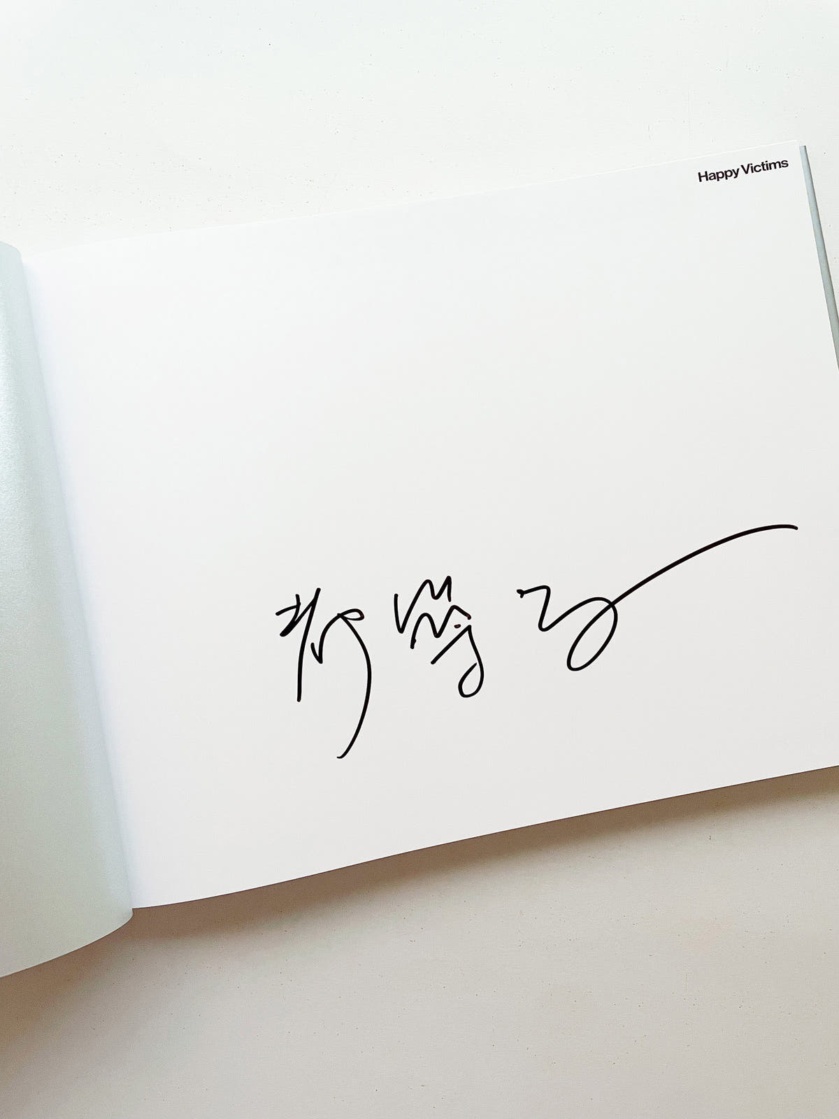 HAPPY VICTIMS / Kyoichi Tsuzuki [SIGNED]
