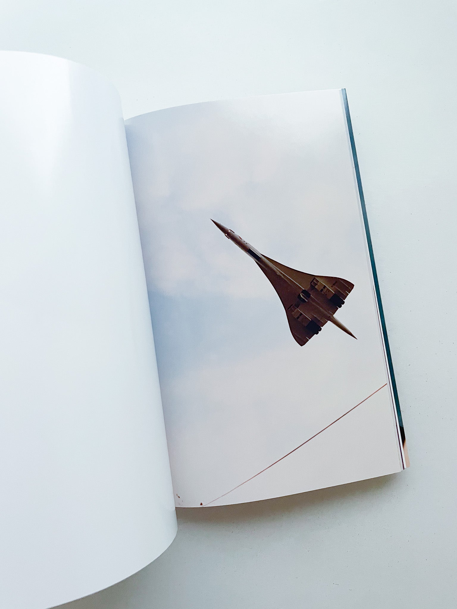 CONCORDE / Wolfgang Tillmans - 本屋青旗 Ao-Hata Bookstore