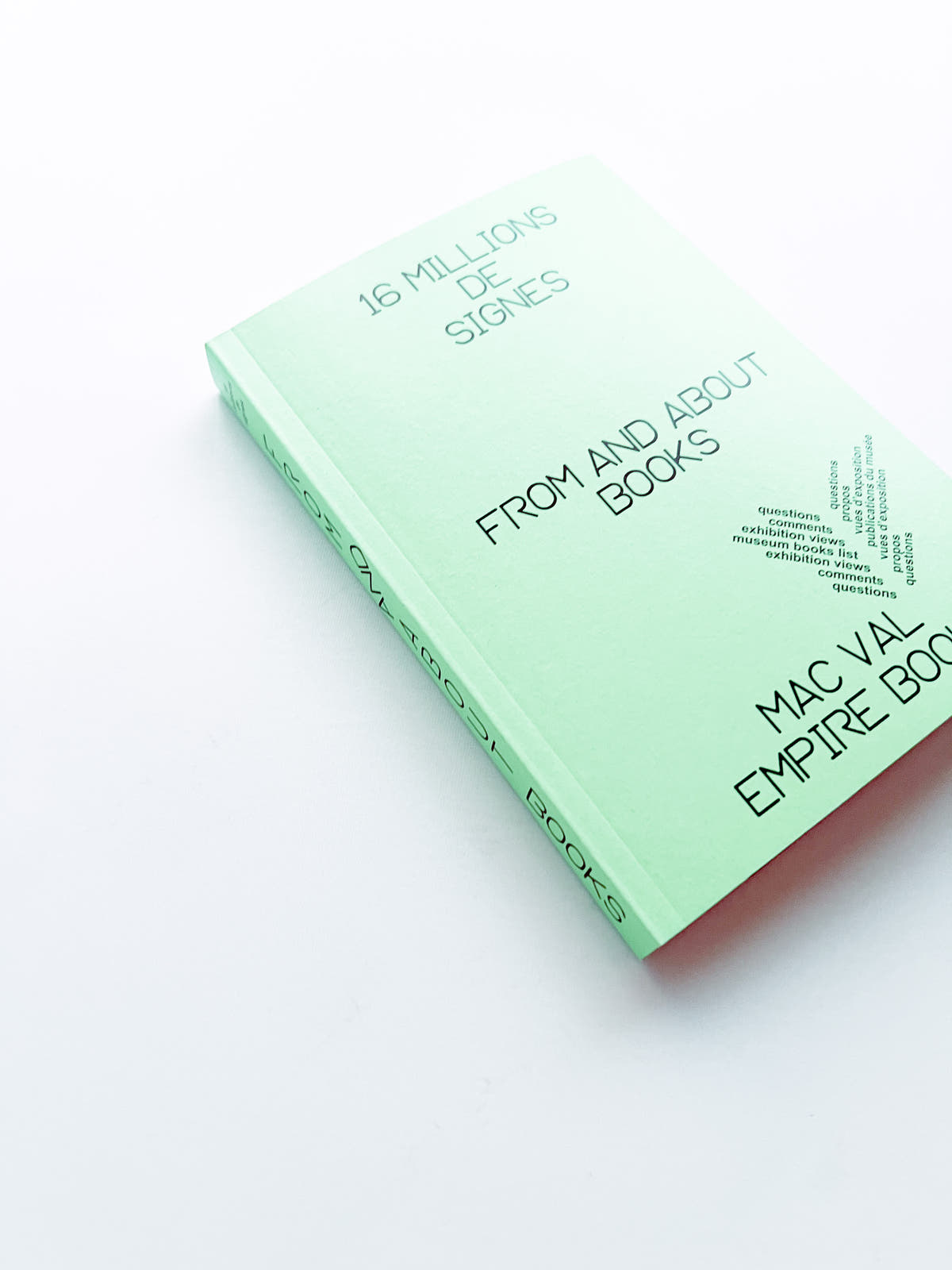 16 MILLIONS DE SIGNES – FROM AND ABOUT BOOKS / Alexandra Midal, Thierry Chancogne