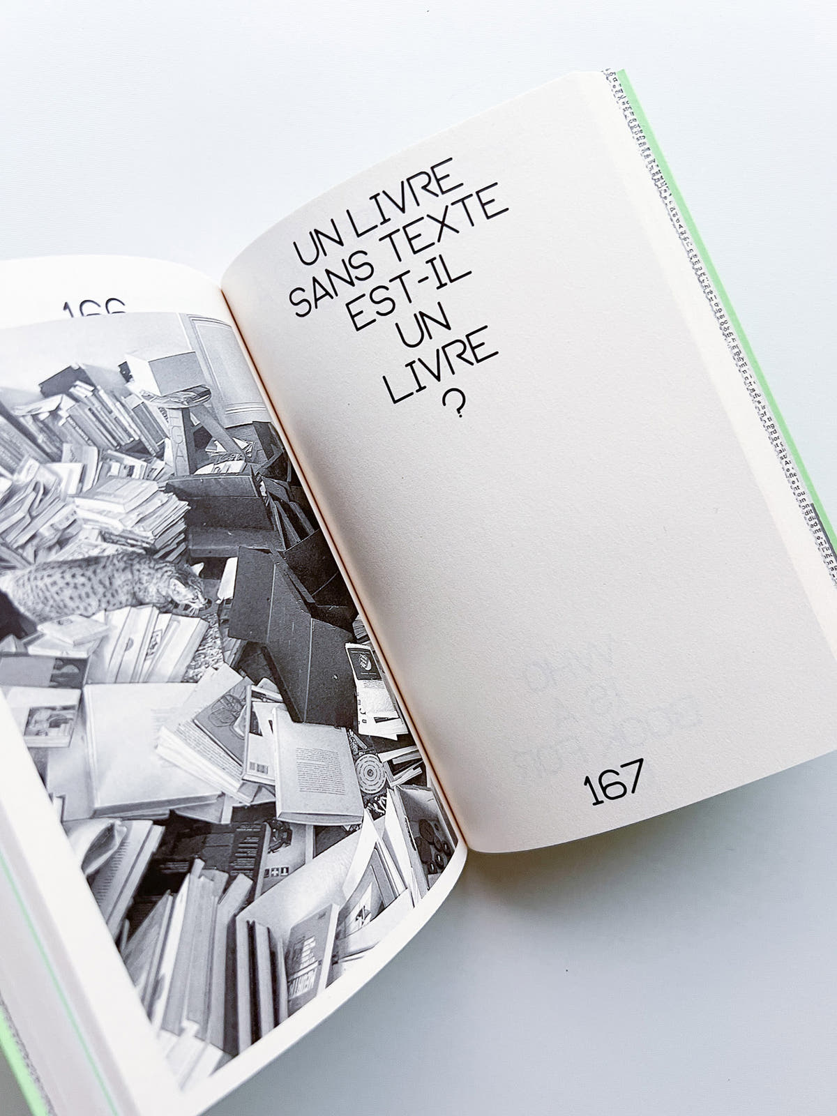 16 MILLIONS DE SIGNES – FROM AND ABOUT BOOKS / Alexandra Midal, Thierry Chancogne