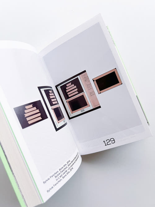 16 MILLIONS DE SIGNES – FROM AND ABOUT BOOKS / Alexandra Midal, Thierry Chancogne