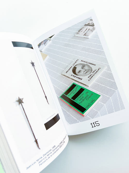 16 MILLIONS DE SIGNES – FROM AND ABOUT BOOKS / Alexandra Midal, Thierry Chancogne