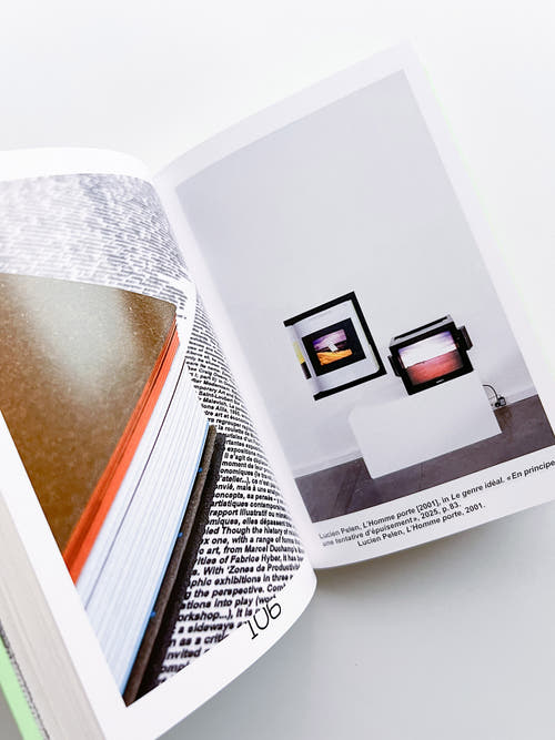 16 MILLIONS DE SIGNES – FROM AND ABOUT BOOKS / Alexandra Midal, Thierry Chancogne