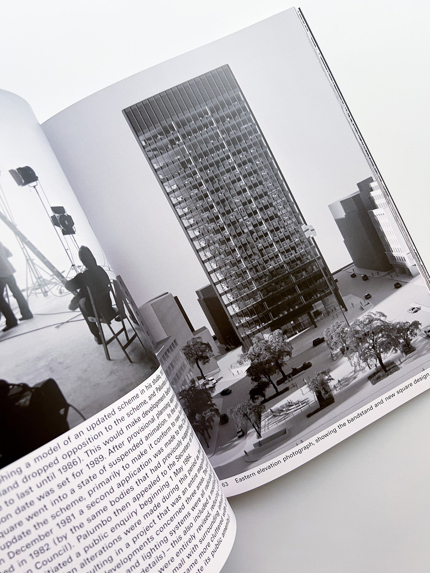 MIES IN LONDON / Mies van der Rohe [SOFTCOVER]