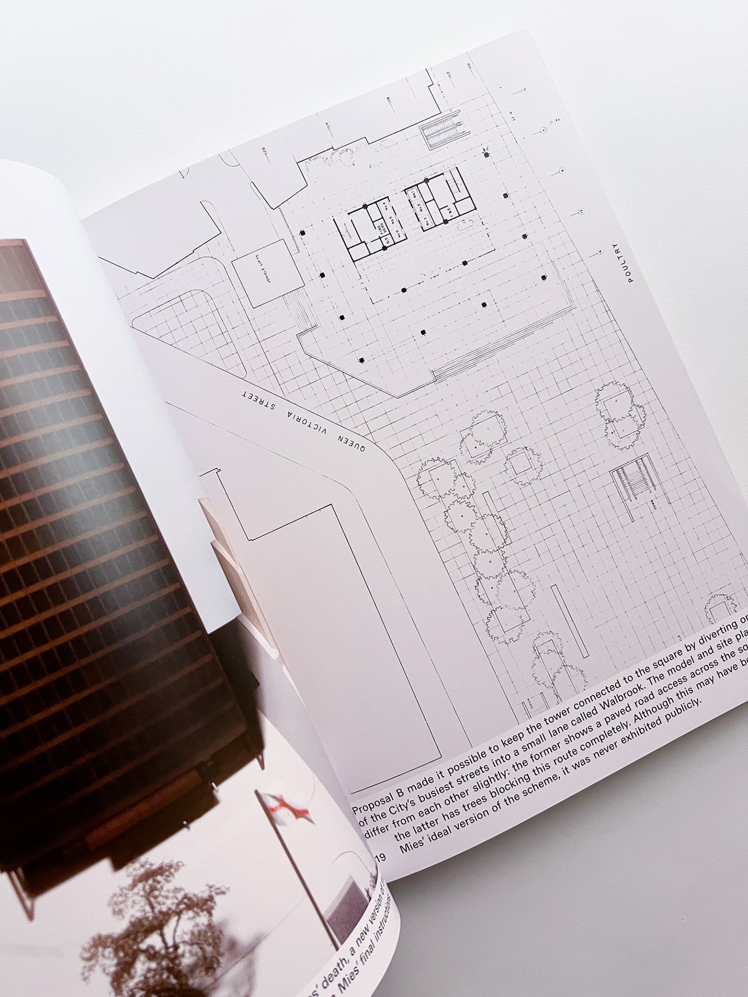 MIES IN LONDON / Mies van der Rohe [SOFTCOVER]