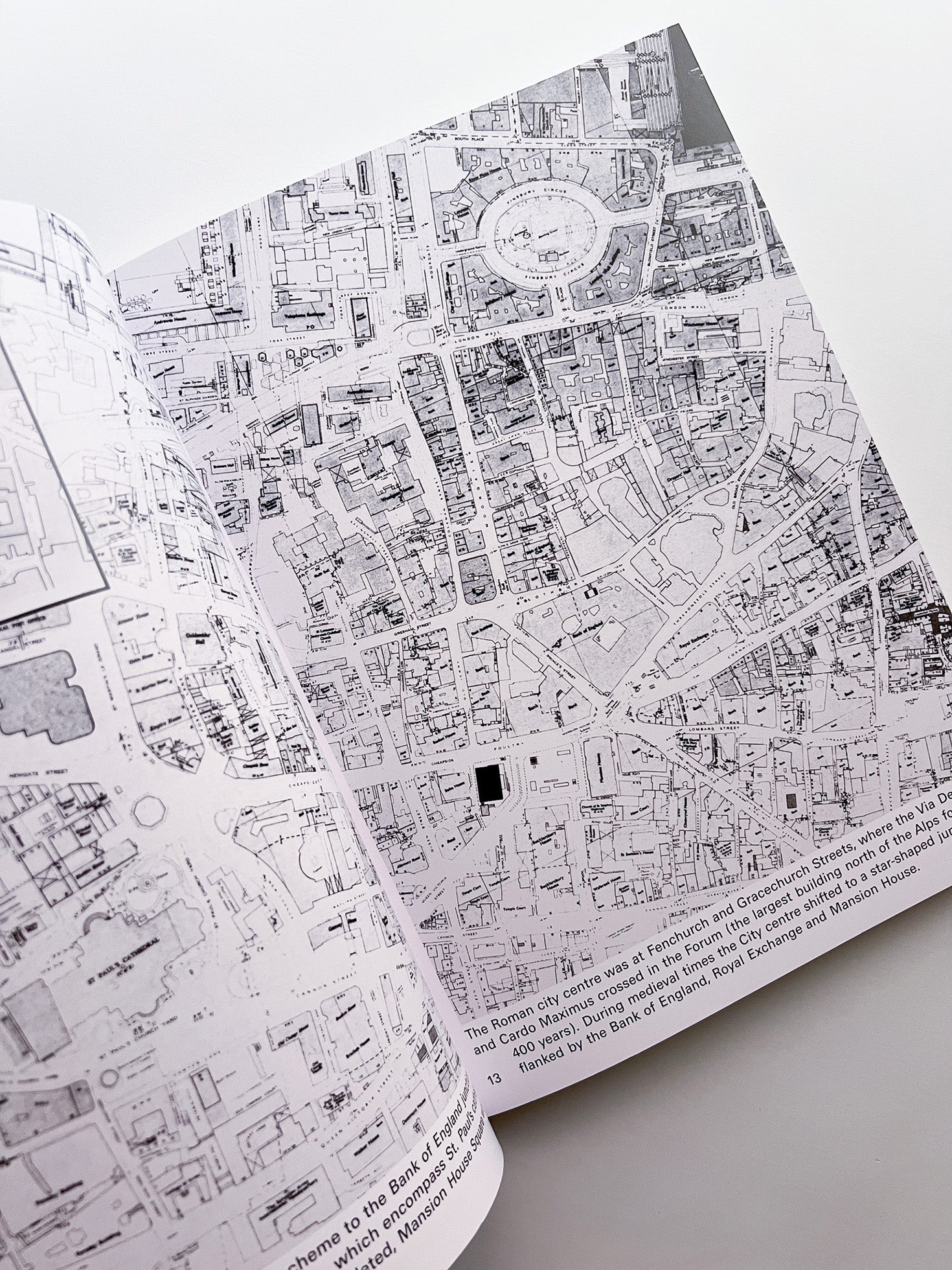 MIES IN LONDON / Mies van der Rohe [SOFTCOVER]