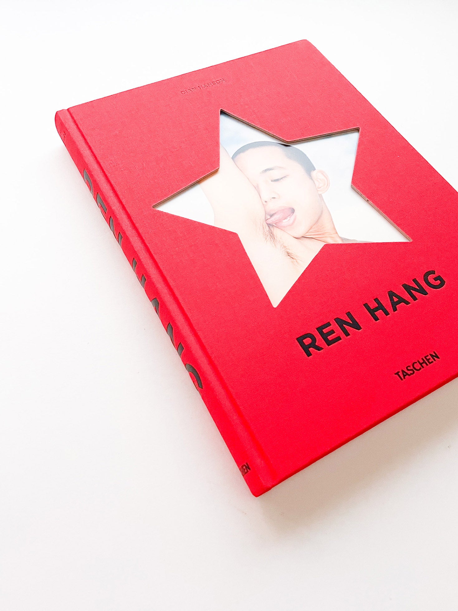 Ren Hang - 本 屋 青 旗 Ao-Hata Bookstore