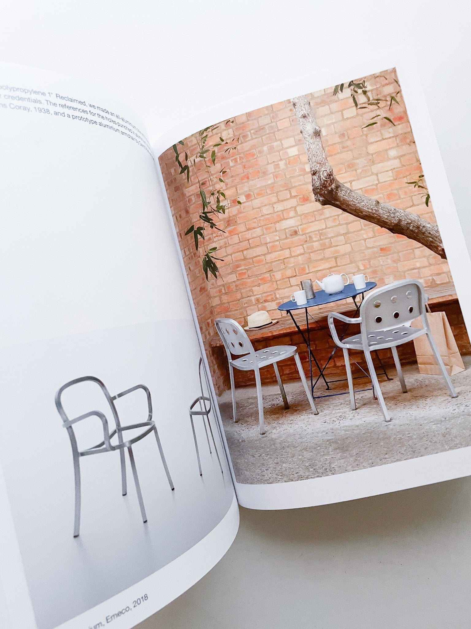 A BOOK OF THINGS / Jasper Morrison - 本 屋 青 旗 Ao-Hata Bookstore