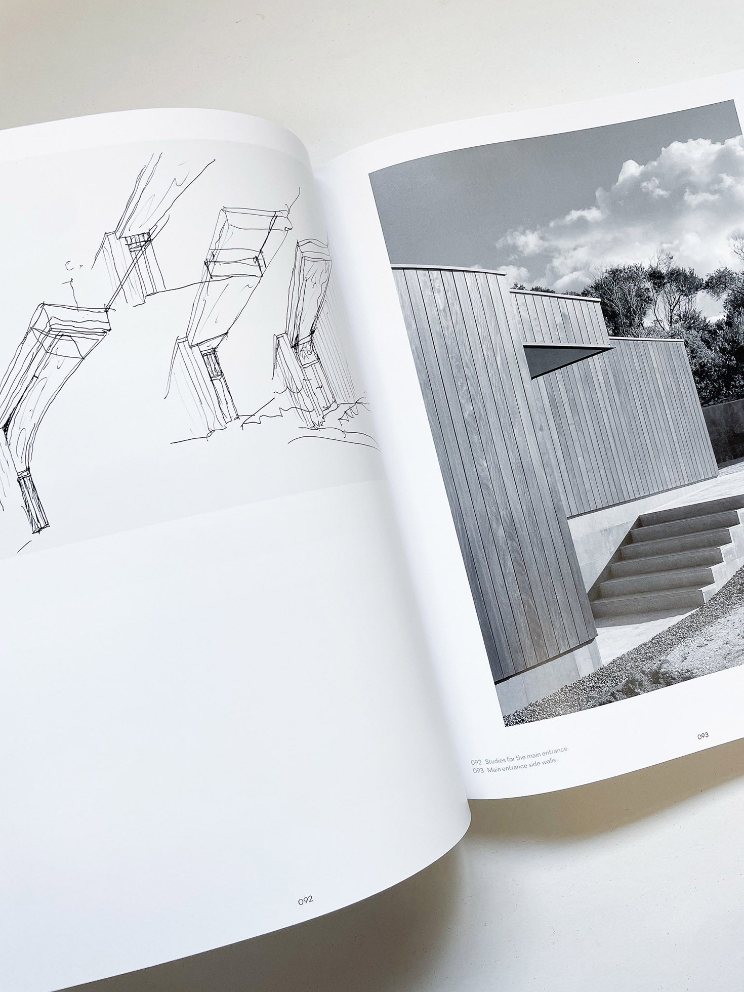 Before / After / Álvaro Siza - 本 屋 青 旗 Ao-Hata Bookstore