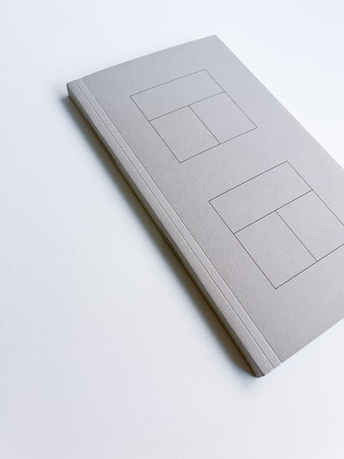 Three-color Combinations / Ruxandra Duru