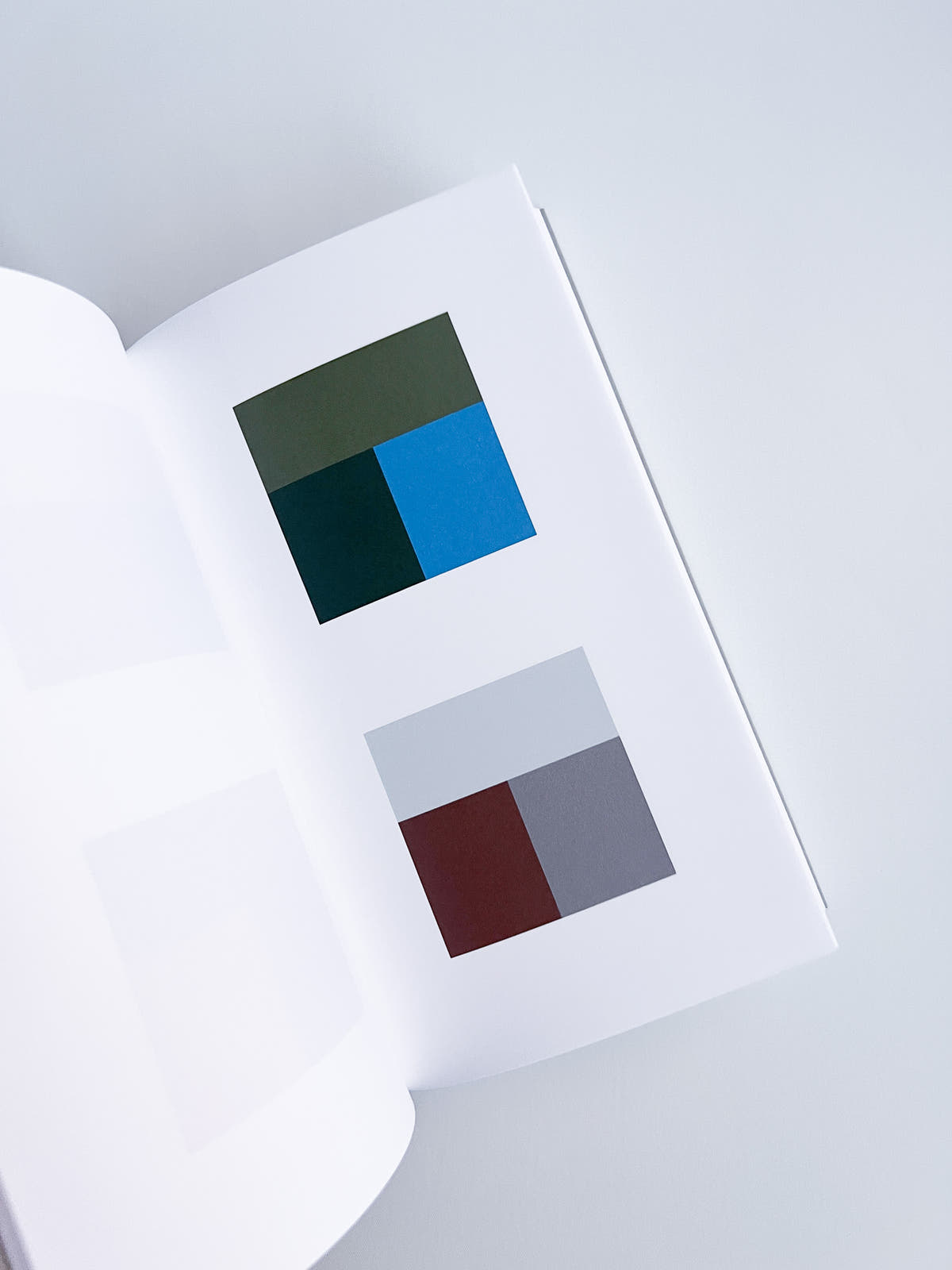 Three-color Combinations / Ruxandra Duru