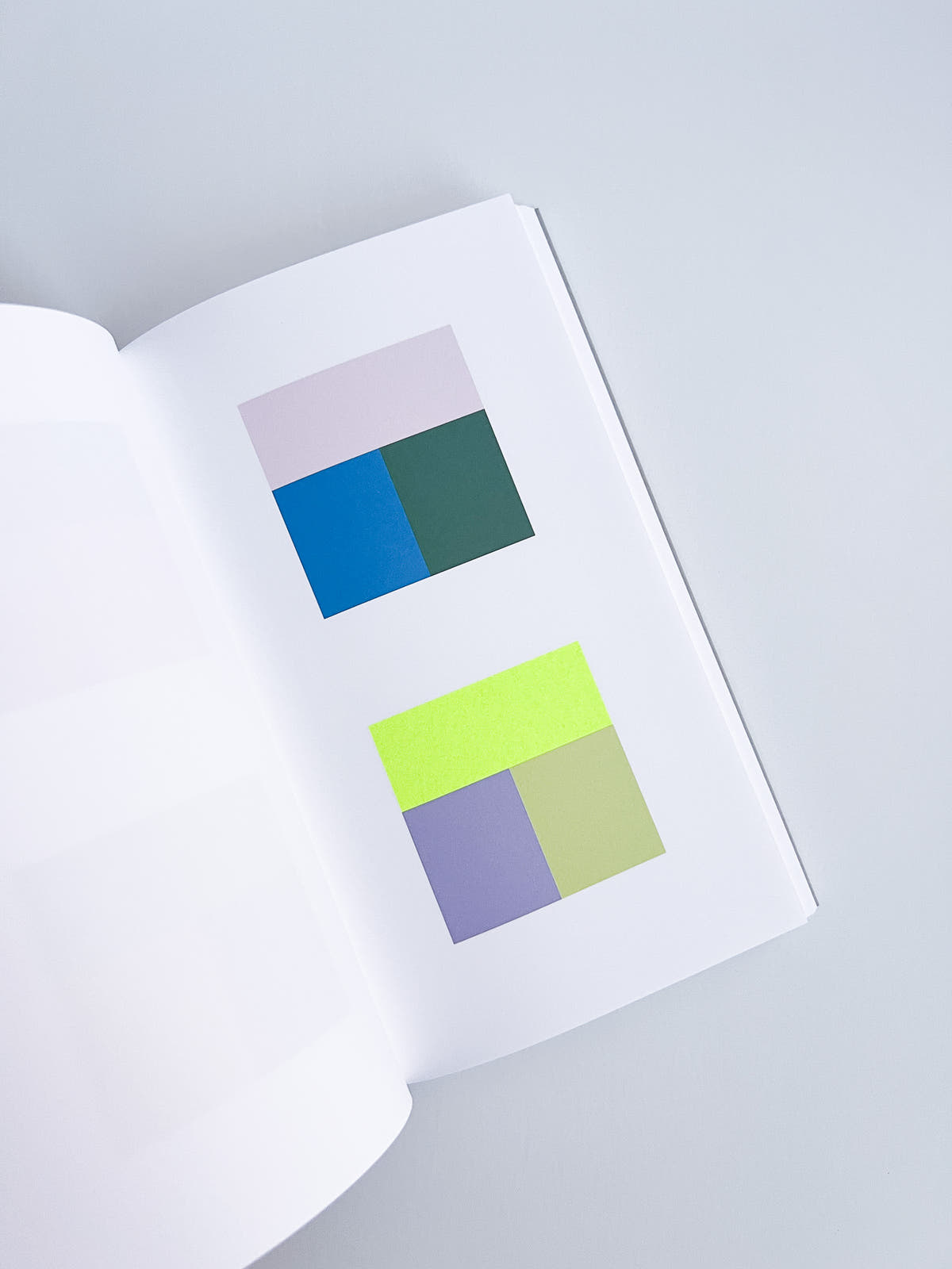 Three-color Combinations / Ruxandra Duru