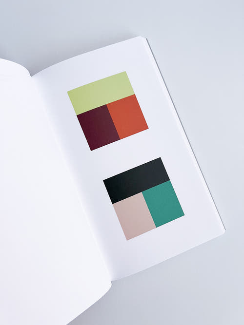 Three-color Combinations / Ruxandra Duru