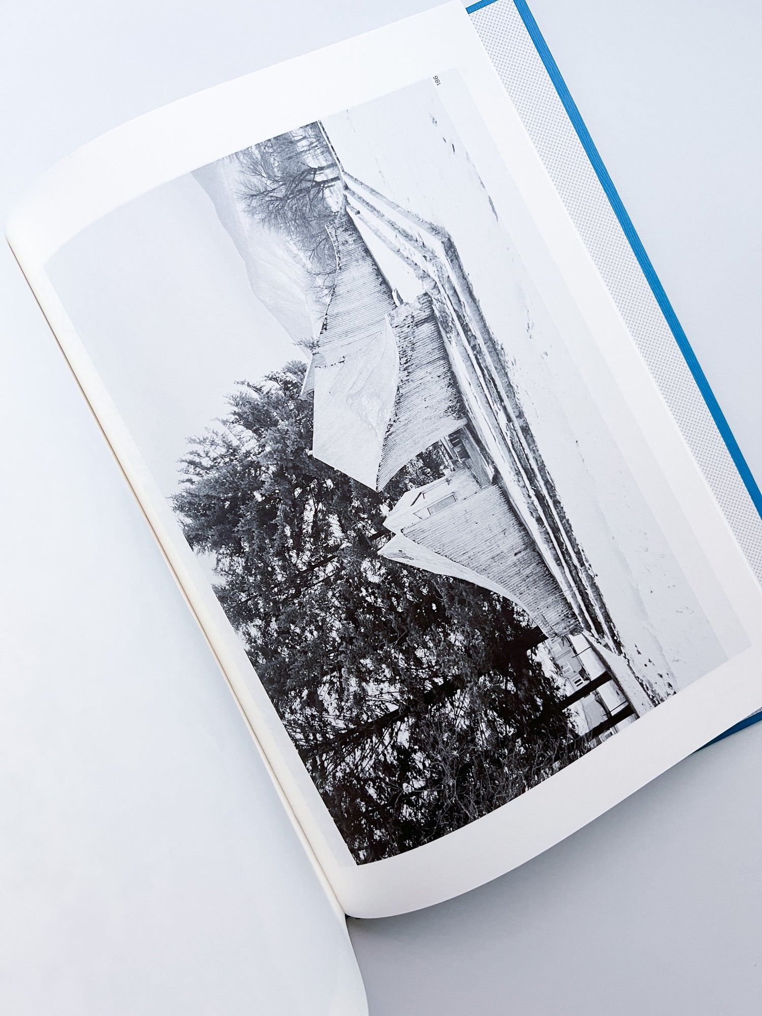 Memorials / Jan Kempenaers