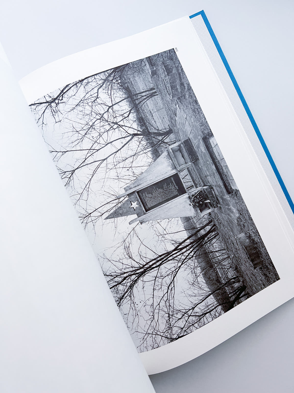 Memorials / Jan Kempenaers