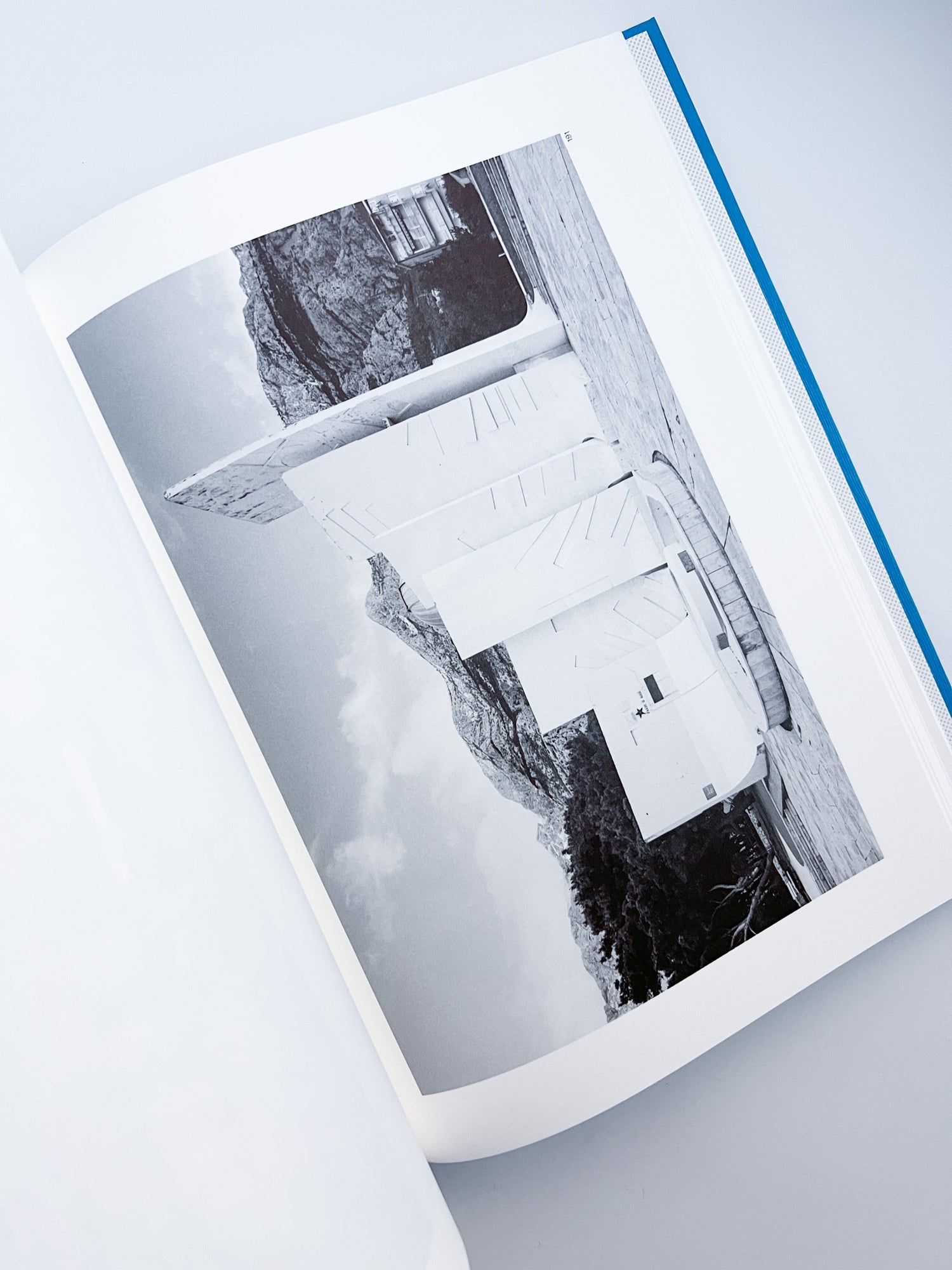 Memorials / Jan Kempenaers