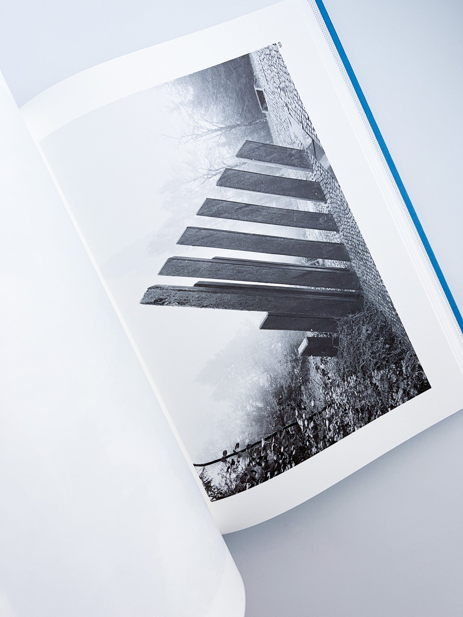 Memorials / Jan Kempenaers