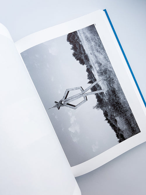 Memorials / Jan Kempenaers