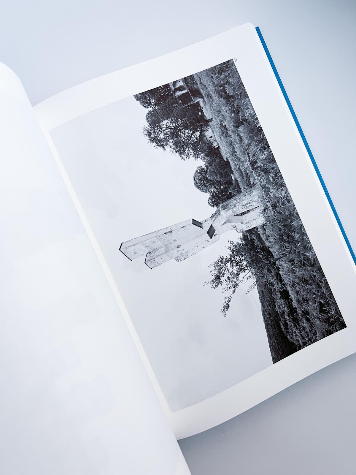 Memorials / Jan Kempenaers