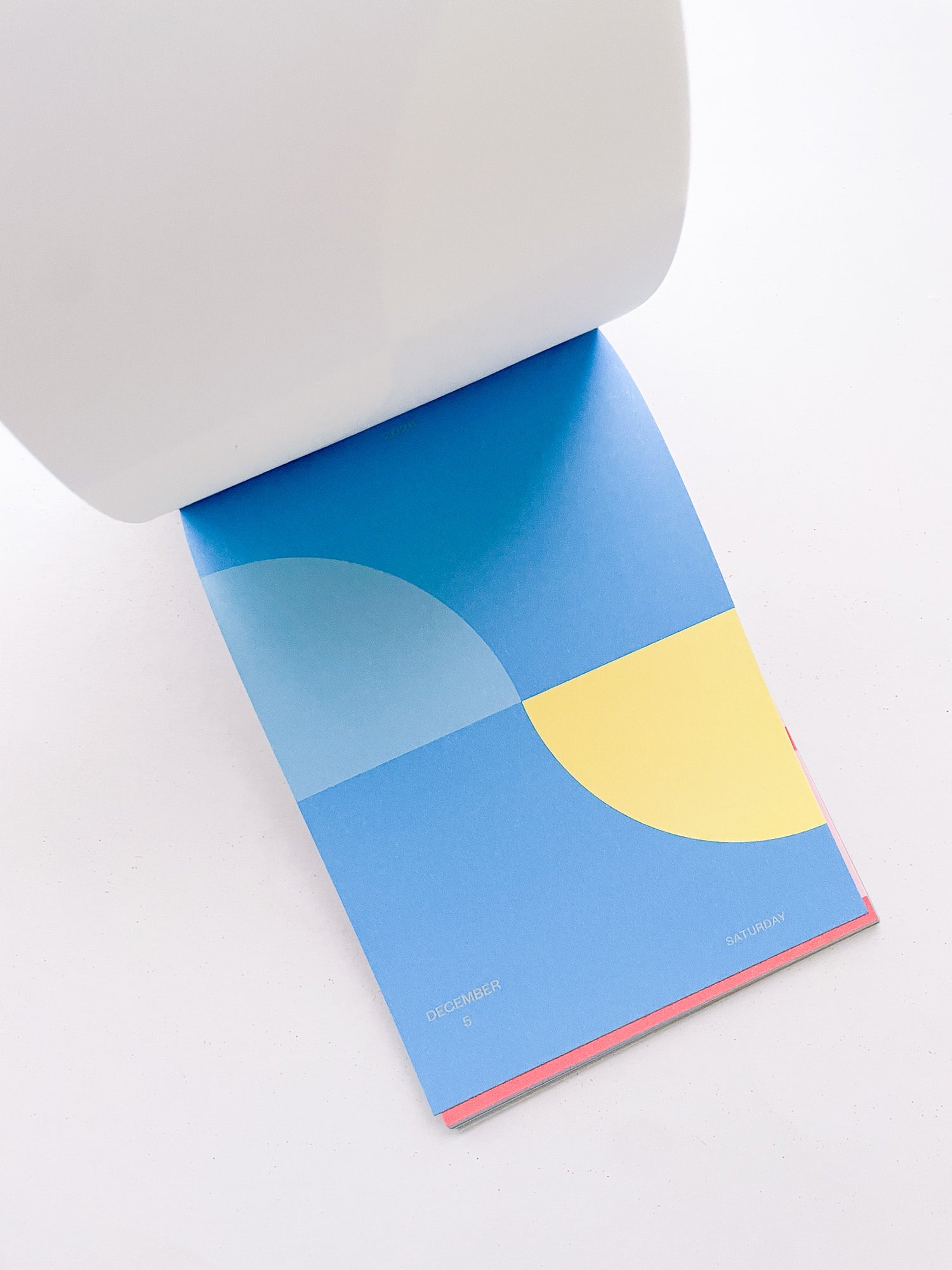 PAGE-A-DAY CALENDAR 2026 / Damien Poulain