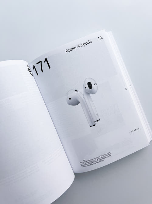 OBJECT-ORIENTED IDENTITY: CULTURAL BELONGINGS FROM OUR RECENT PAST / Zsofia Kollar [SECOND REVISED EDITION]