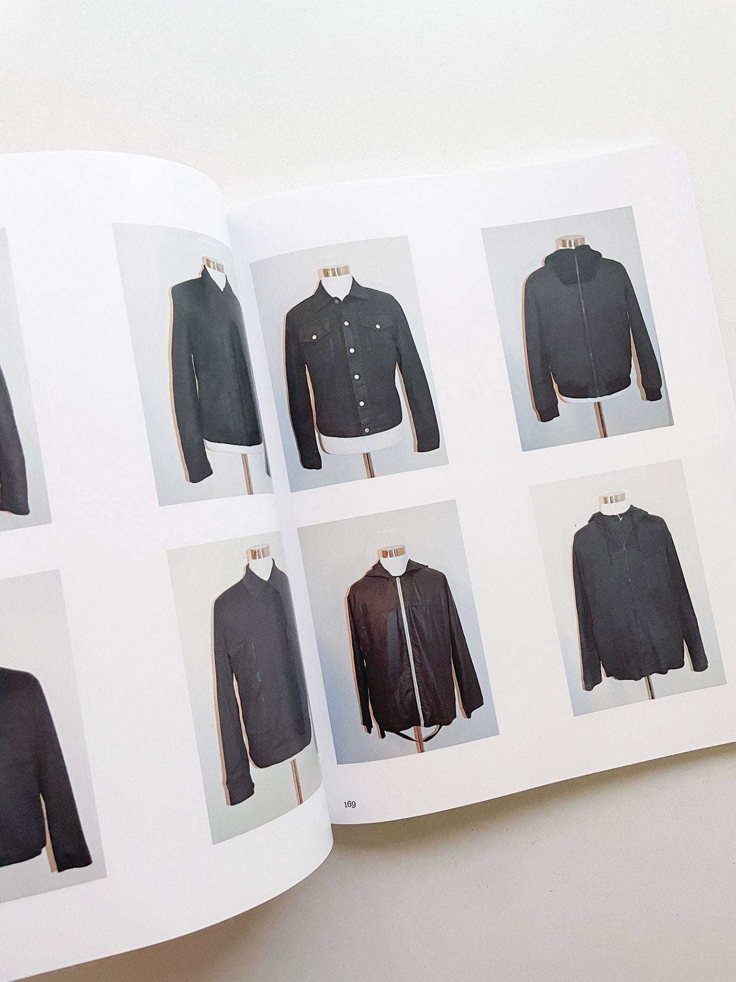 Helmut Lang Archive Dispersed by Joakim Andreasson - 本 屋 青 旗