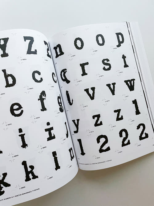 Archeology of Consequent Forms (includes Font License) / Orlando Brunner