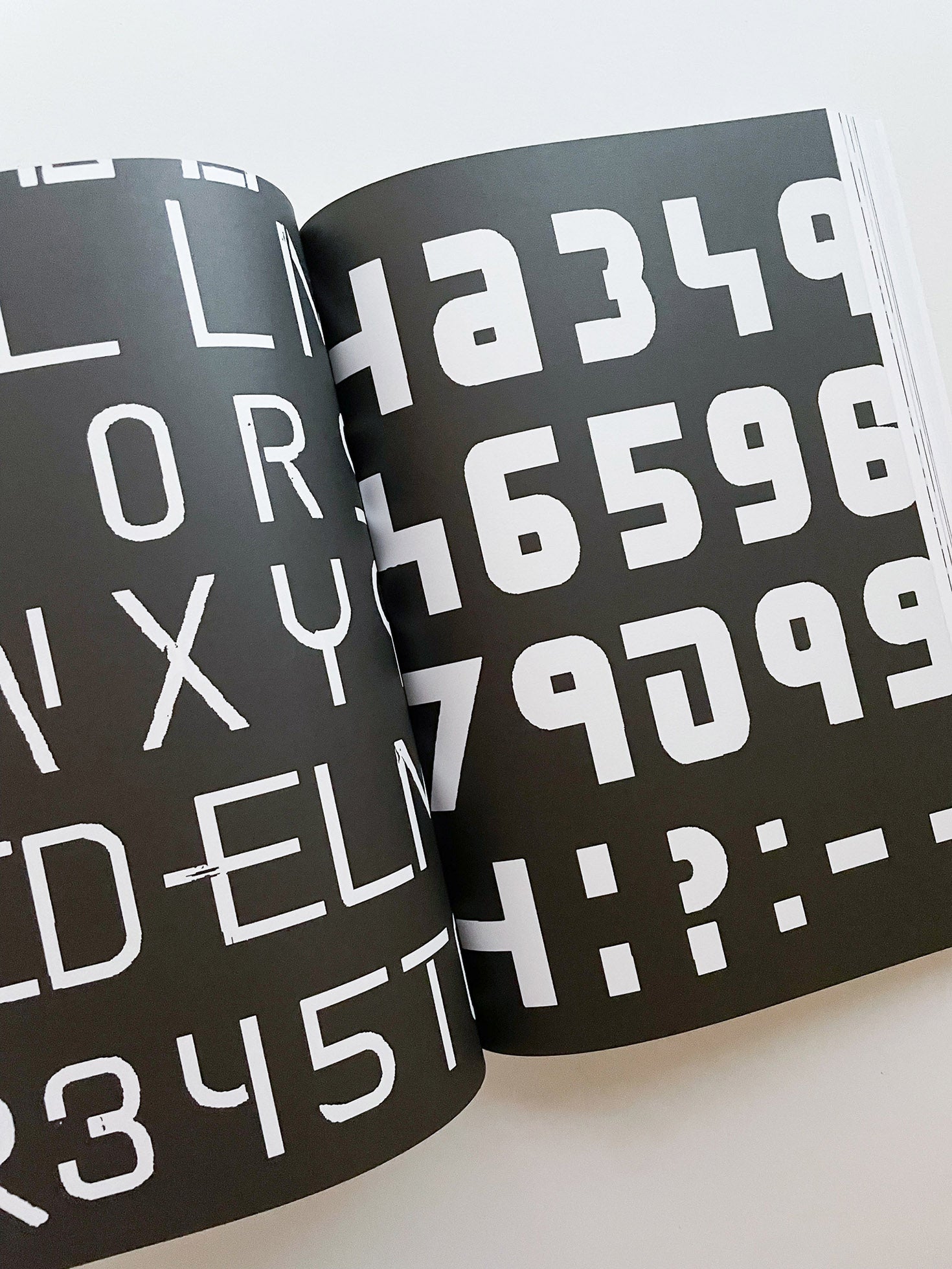 Archeology of Consequent Forms (includes Font License) / Orlando Brunner