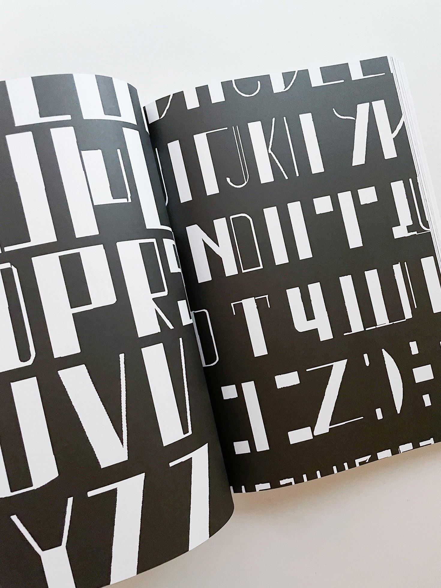 Archeology of Consequent Forms (includes Font License) / Orlando Brunner