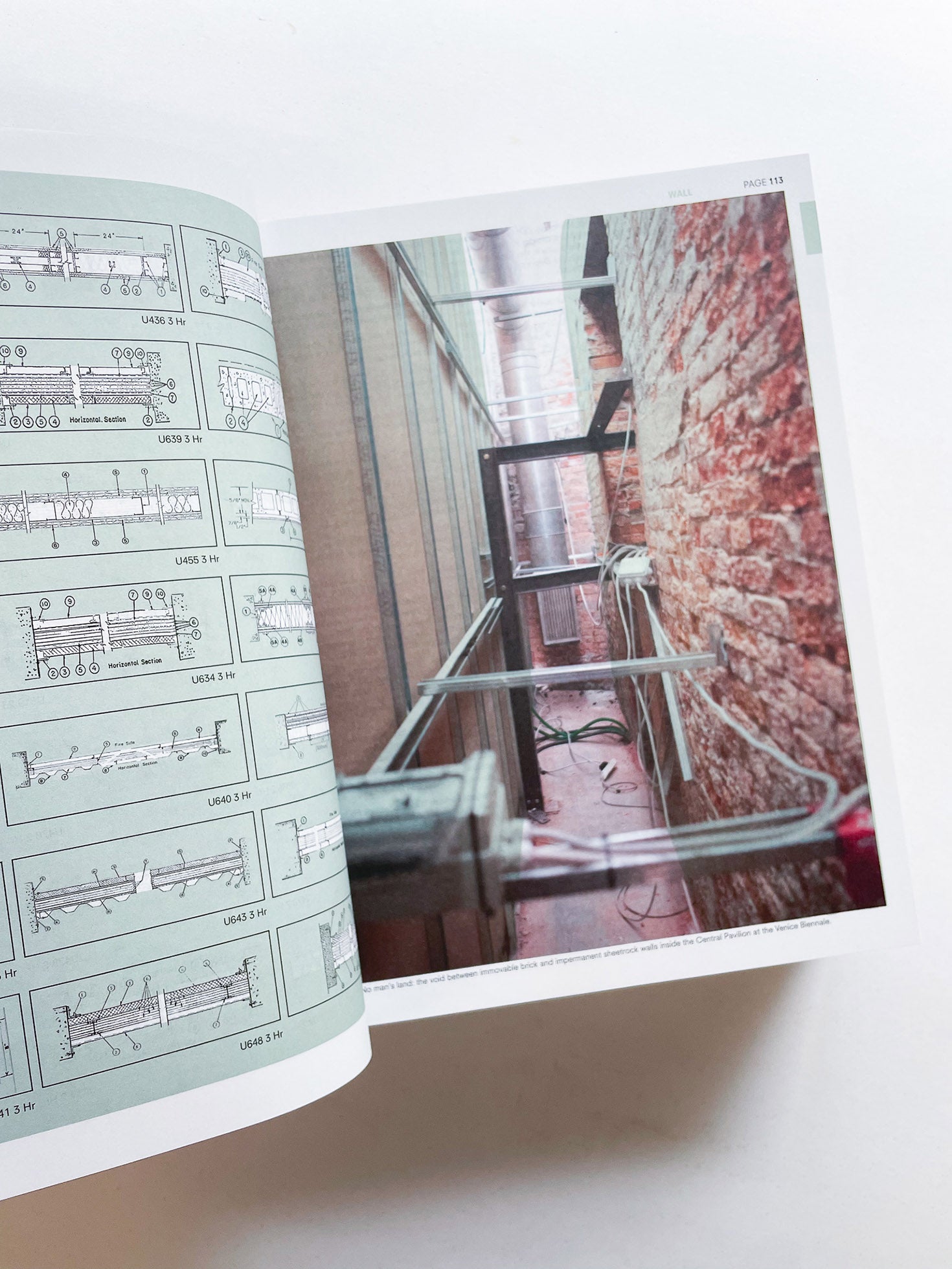 Elements of Architecture / Rem Koolhaas - 本屋青旗 Ao-Hata Bookstore