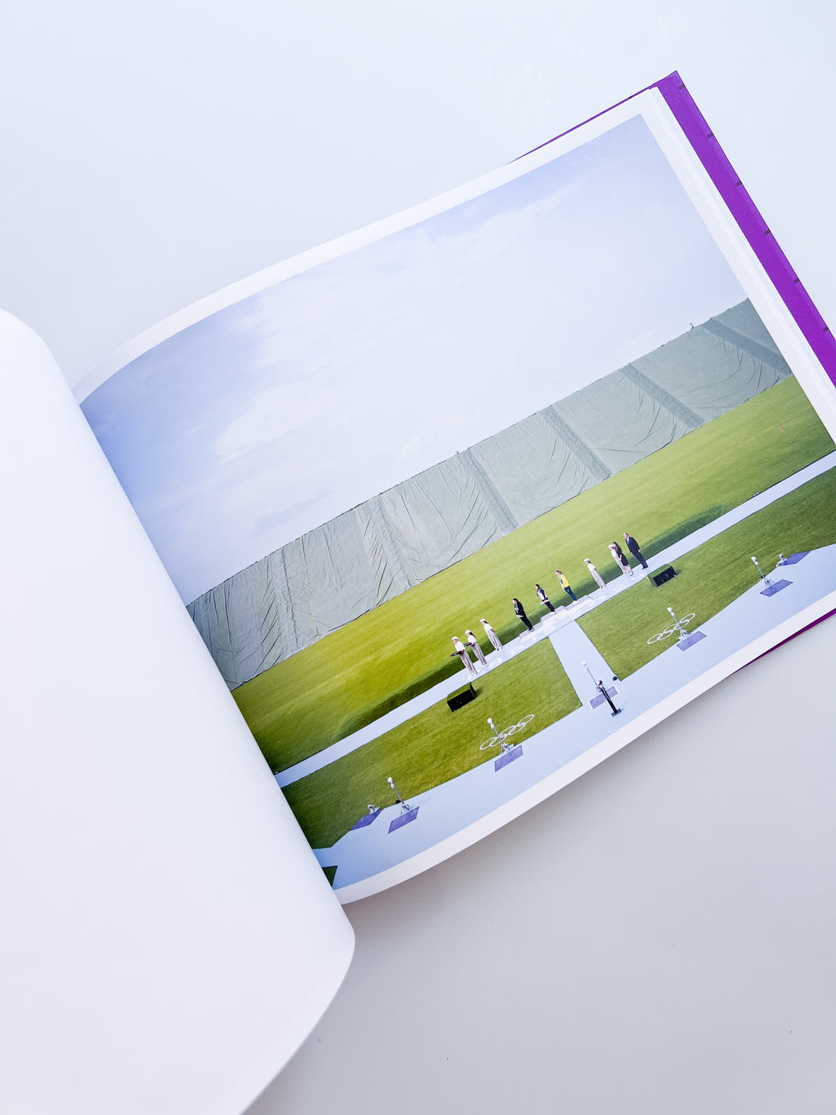 Arena Take 1: Facing the Spectacle / Sebastian Wells