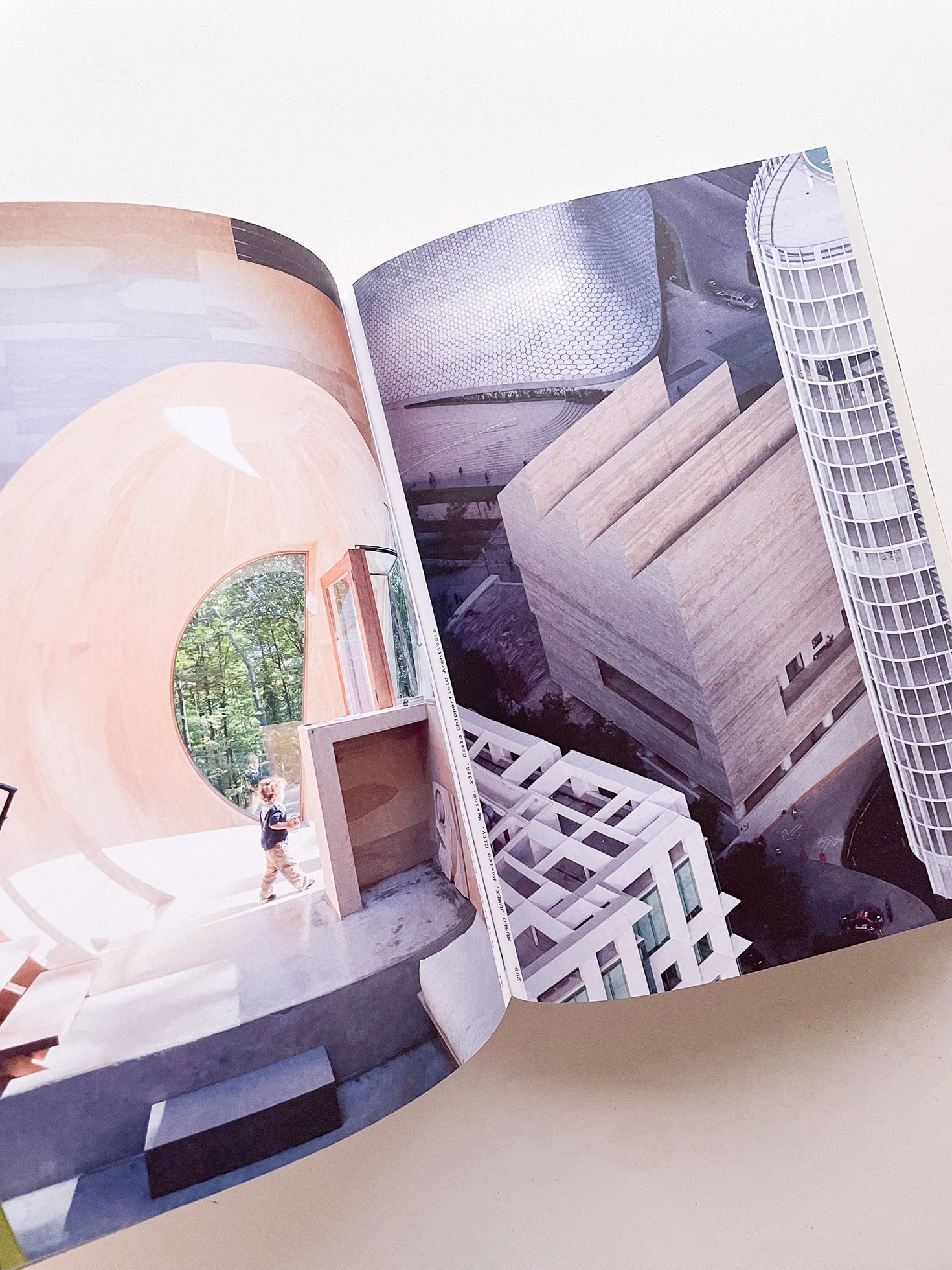 MOMENTS IN ARCHITECTURE / Iwan Baan