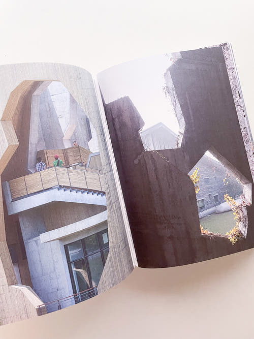MOMENTS IN ARCHITECTURE / Iwan Baan