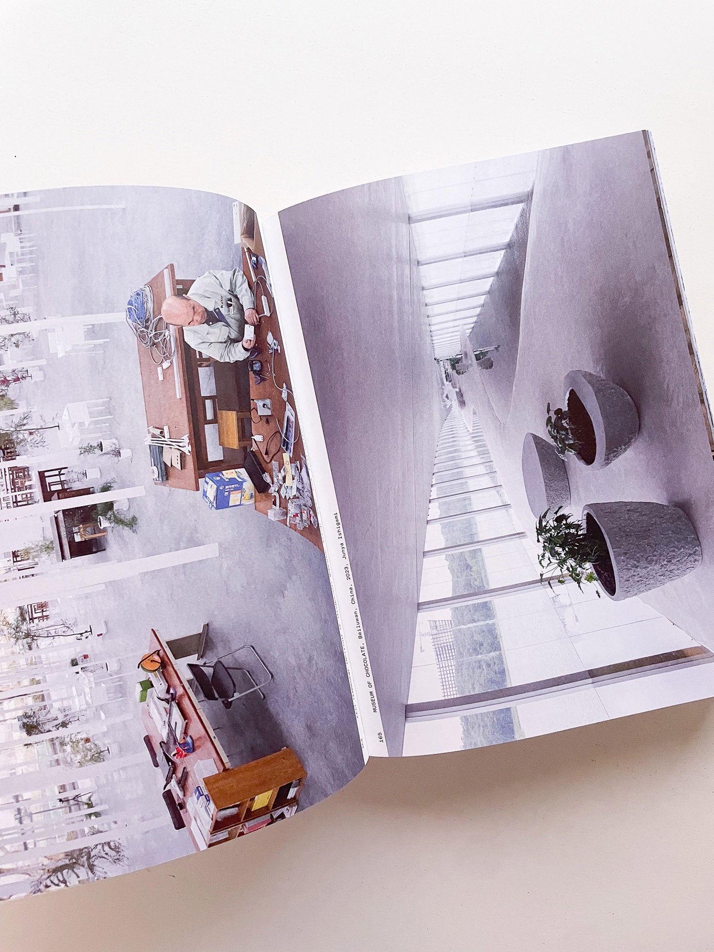 イワンバーン　Moments in Architecture Iwan Baan MOMENTS IN ARCHITECTURE / Iwan Baan - 本屋青旗 Ao-Hata Bookstore