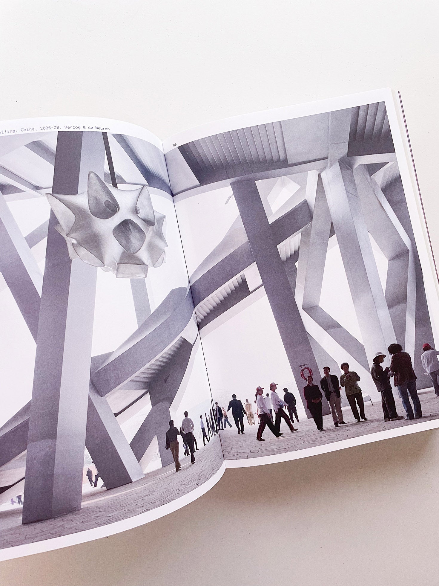 MOMENTS IN ARCHITECTURE / Iwan Baan - 本屋青旗 Ao-Hata Bookstore