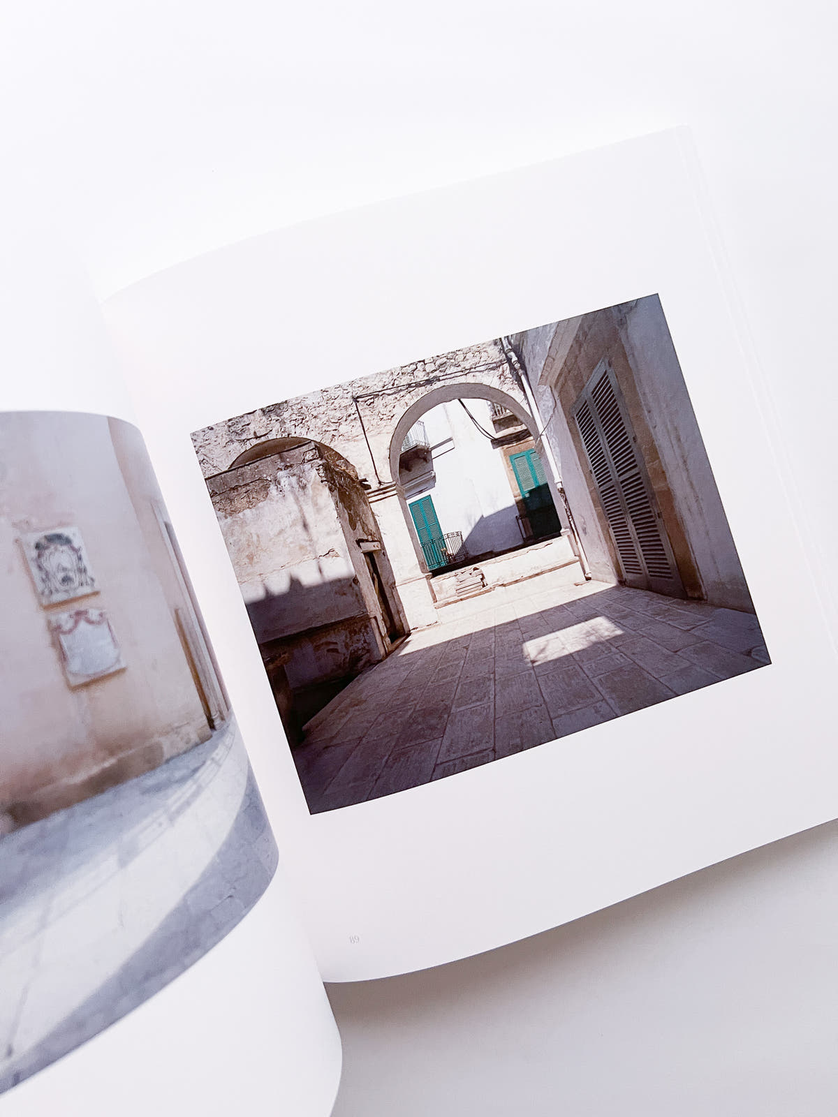PUGLIA. TRA ALBE E TRAMONTI / Luigi Ghirri
