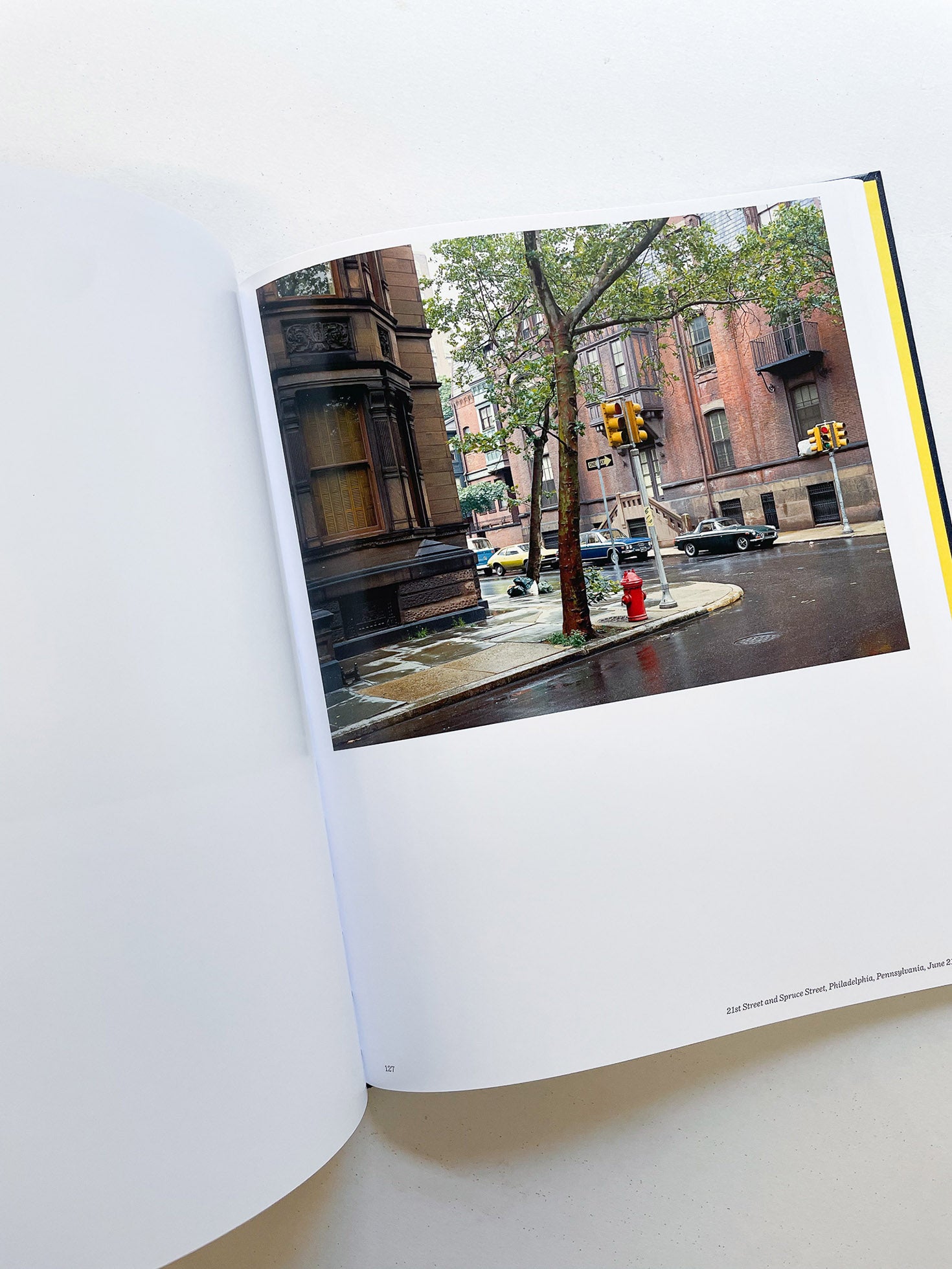 Véhiculaire & Vernaculaire / Stephen Shore [SIGNED]