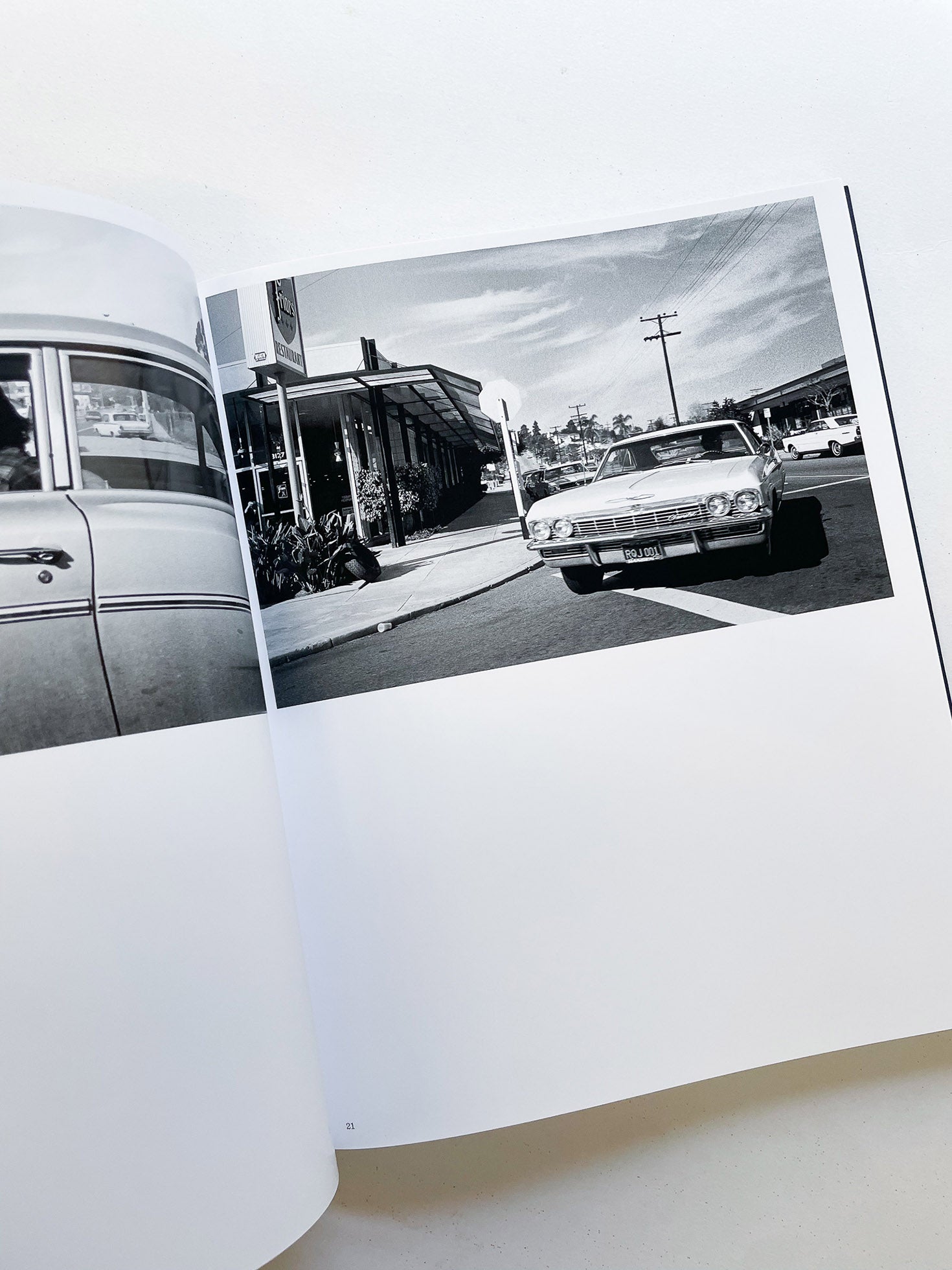 Véhiculaire & Vernaculaire / Stephen Shore [SIGNED]