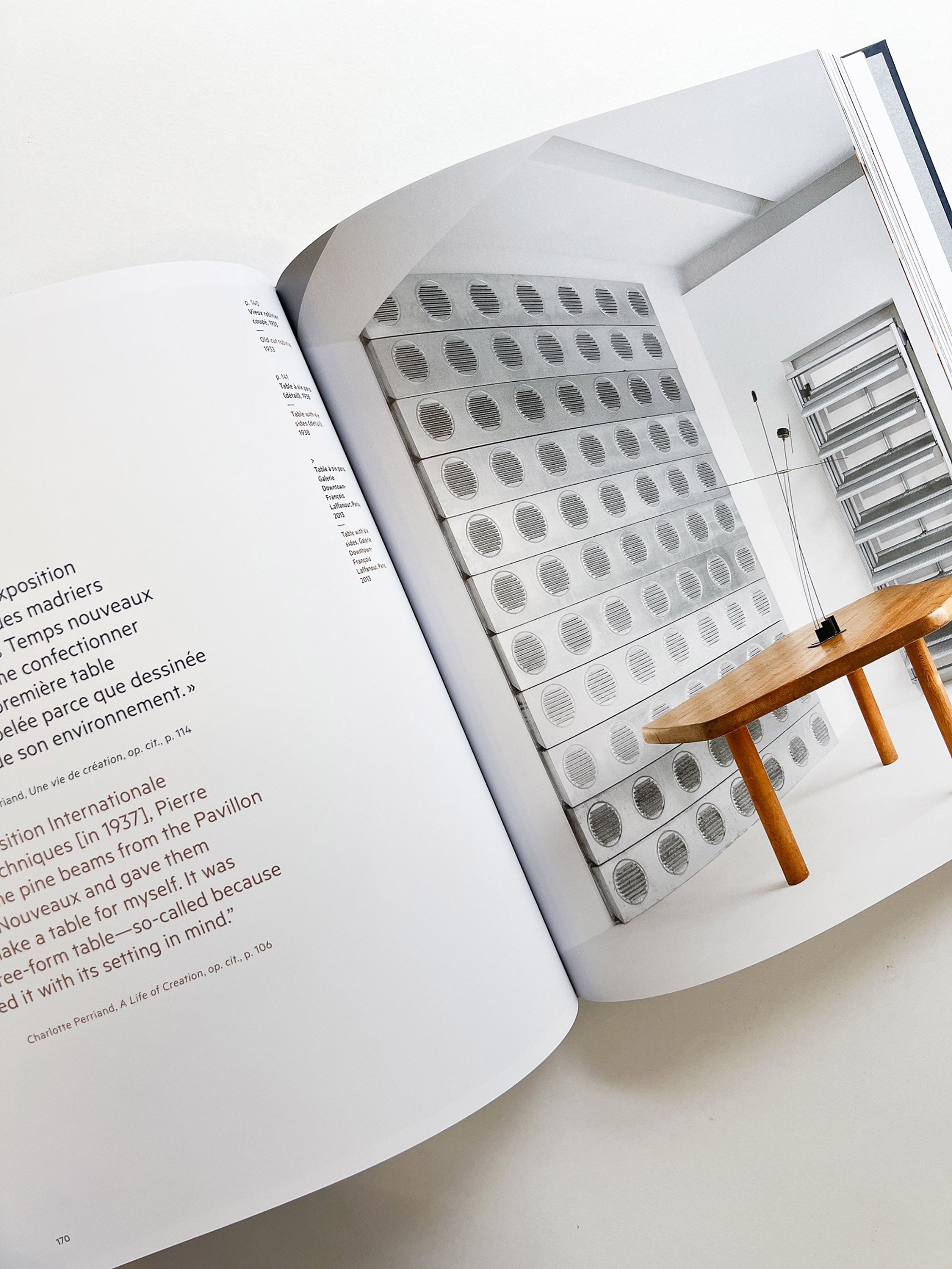 LIVING WITH CHARLOTTE PERRIAND / Charlotte Perriand - 本 屋 青 旗