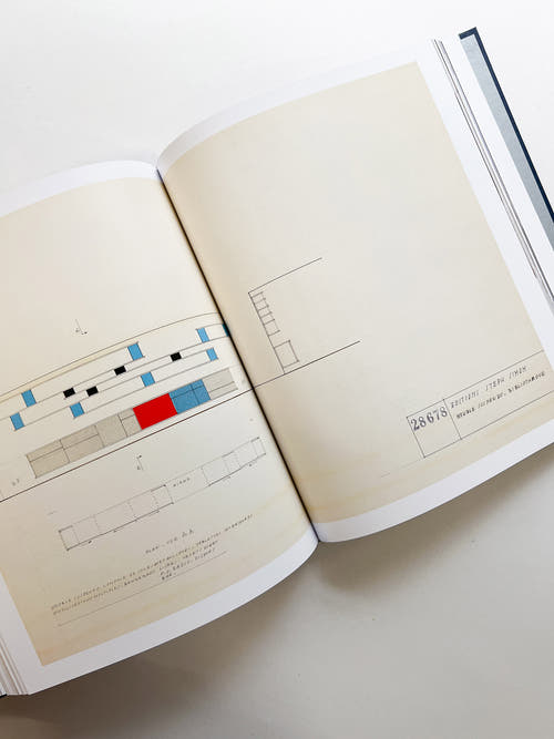LIVING WITH CHARLOTTE PERRIAND / Charlotte Perriand